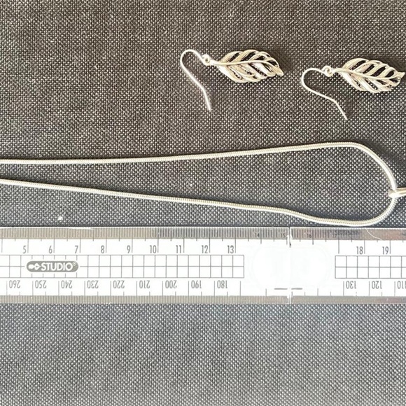 Leaf Pendant Necklace and Earrings Set - Picture 2 of 3